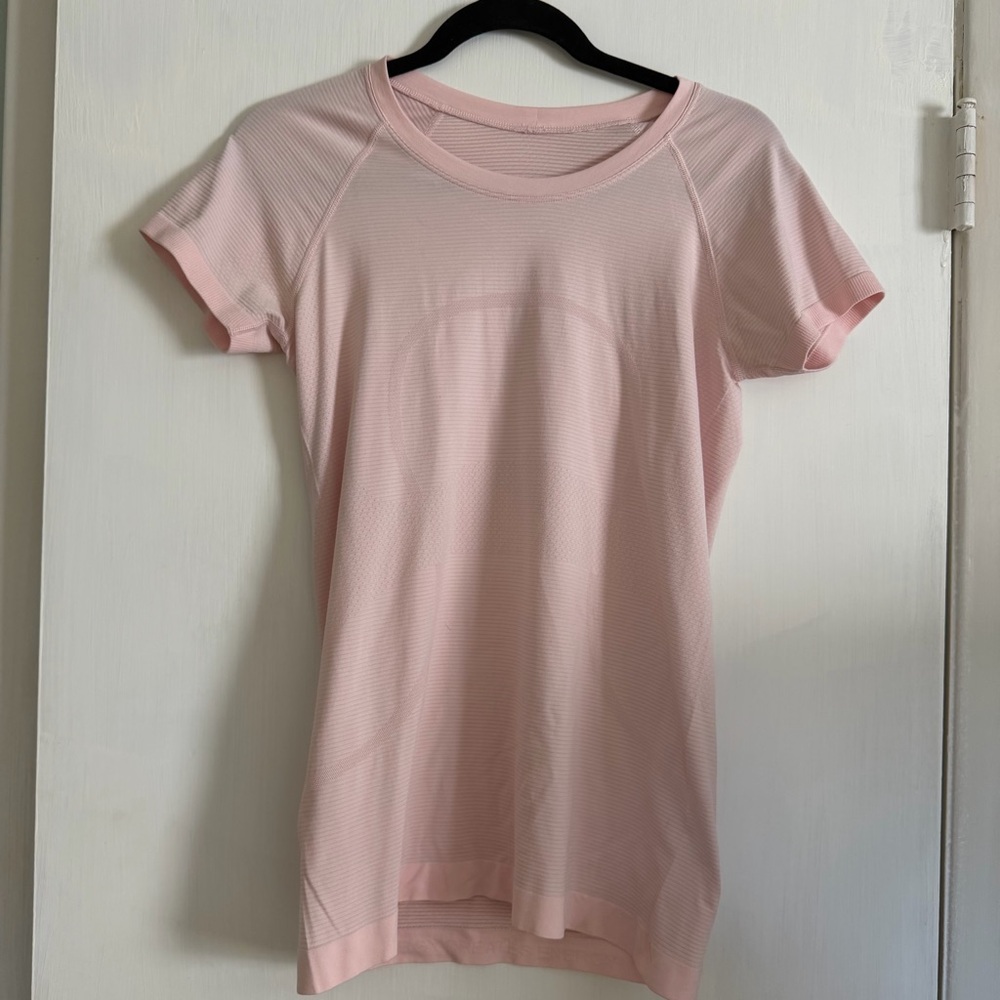 lululemon athletica Light Pink Short Sleeve Swiftly tech tee shirt size 8